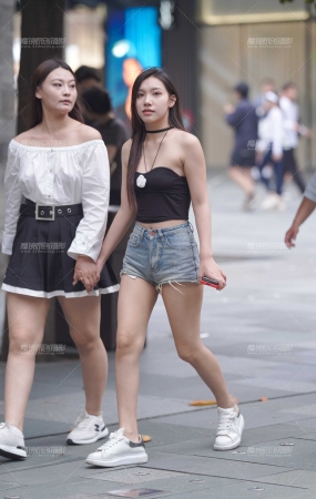 热裤小妹
