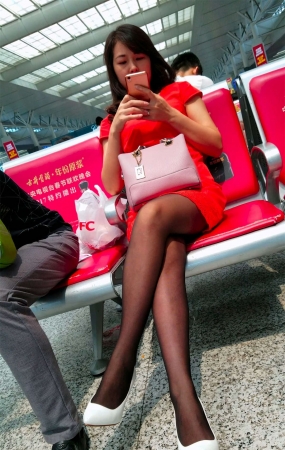 橙色连衣包臀短裙白色高跟黑色丝袜性感长腿美妇