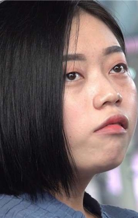短发美腿高跟玉足美眉 [906 MB/avi]