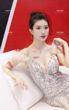 240329-6=30 网红车模BB酱坐姿拍摄