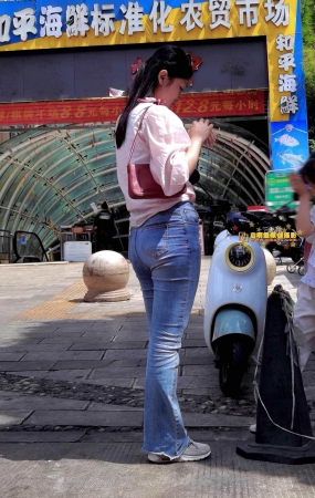 高个妈妈，神似宋佳