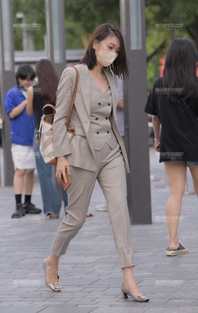 优雅的制服美女