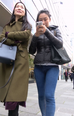 极品紧身牛仔苹果臀美女姐姐