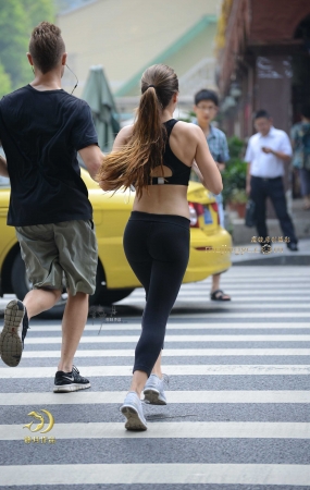 晨练的外国妹子（12P）