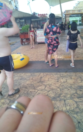 红色比基尼