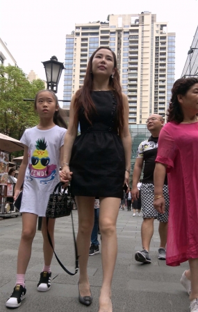 很忙很美的气质靓女