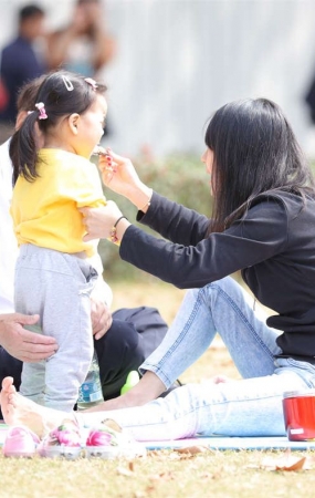 No1083 美丽少妇一双细长玉足的性感度爆棚 第2套