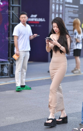 长裙美女 24-06-16-333