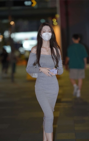 漂亮的一字长裙小姐姐