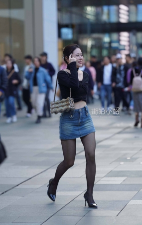 街拍嘿丝牛仔裙高跟朲槭