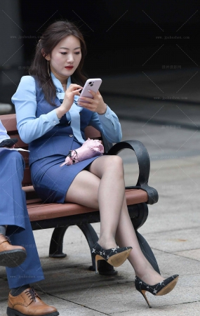 2468-65=72√韵味丝袜职工【套图➕视频】 9P