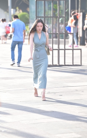 长裙小妹