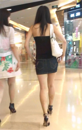 牛仔短裙细高跟MM
