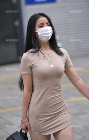 米色短裙