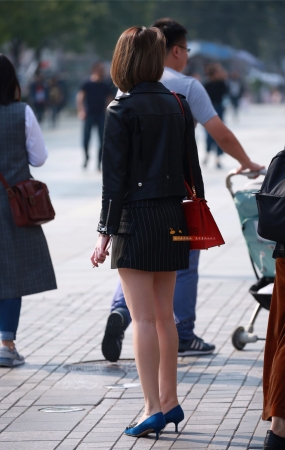 美腿短裙磨砂细高跟美女-12P