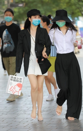 白短裙