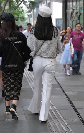 白裤小姐姐