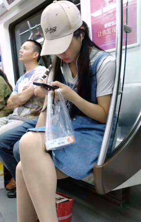 气质牛仔外套小姐姐