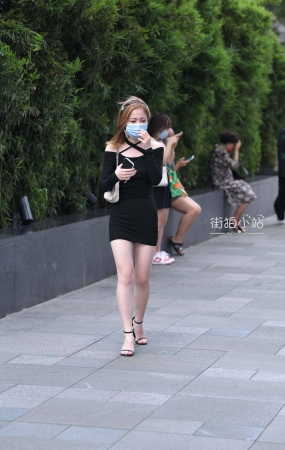 黑色包臀裙小姐姐