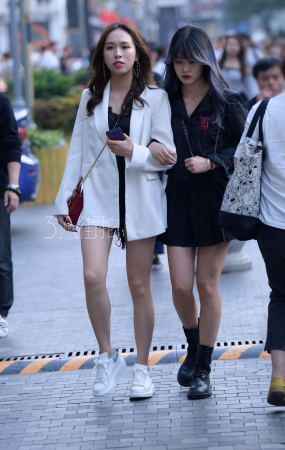 比诺-白皙美腿闺蜜美女-13P