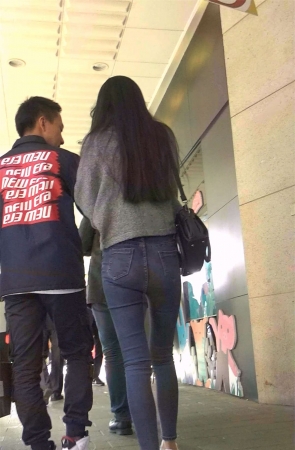 紧身蓝牛好身材漂亮
