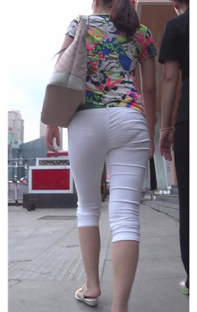 白裤紧身美妇