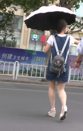 出去玩的小妹