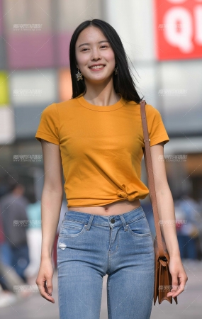 气质牛仔美女