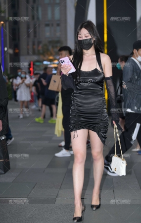 黑色吊带裙
