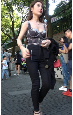 漂亮的极品黑裤气质小姐姐
