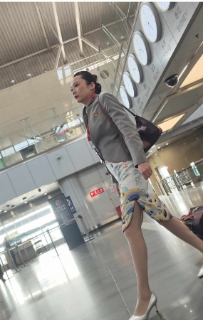 原创4K视频偶遇海航国际乘务组灰si高跟空姐气质在线