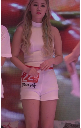 可爱的长发美女