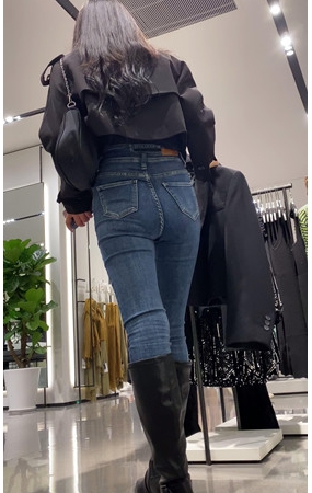 黑靴牛仔裤小姐姐