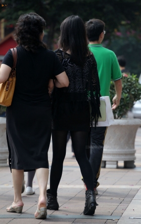 黑裙黑丝妹妹-14P