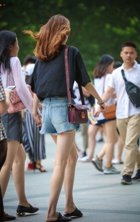 气质热裤美腿小姐姐-19P