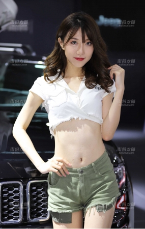 军绿色热裤车模小姐姐第一季143P