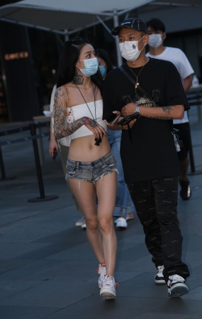 夏日性感热裤美女