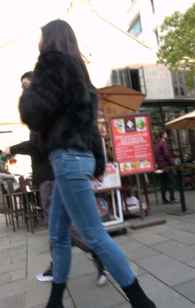 牛仔裤高挑性感御姐范美女