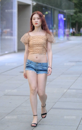 热裤小妹