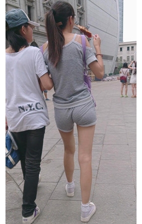 灰色套装妹子