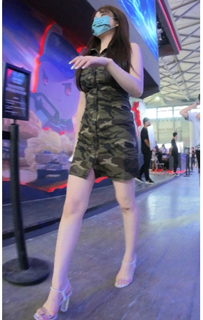 迷彩裙美女