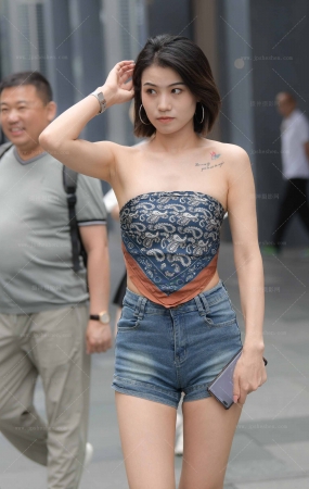 23619-1=106√抹胸热裤，性感美女 15P