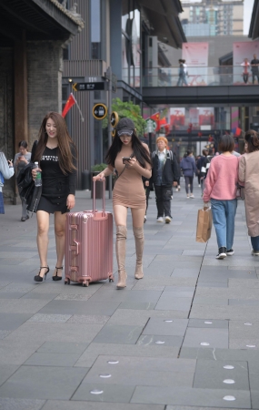 大长腿包屯裙小姐姐