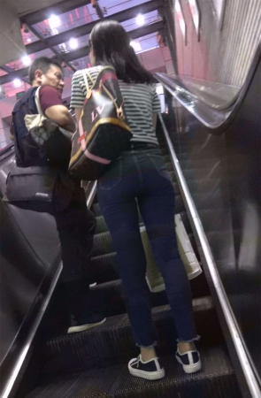 条纹T恤牛仔学生妹