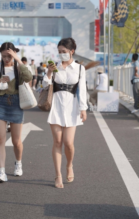 人美腿也美~