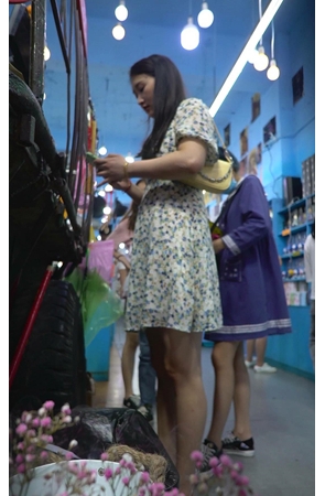 花裙美女