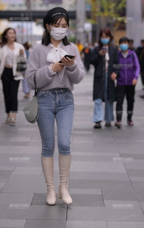 紧牛的清秀小姐姐