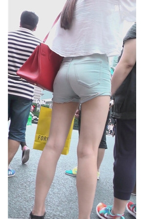 浅牛热裤丰腴美女