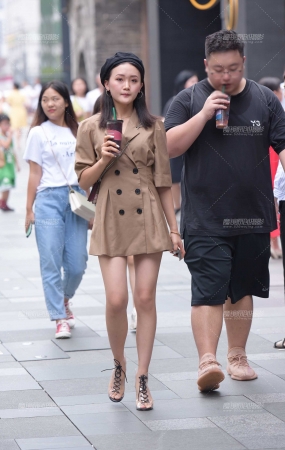 甜美的小姐姐
