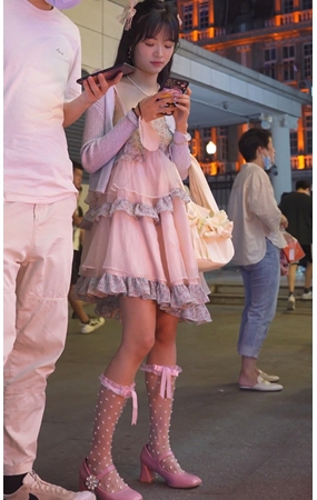 连衣裙美女